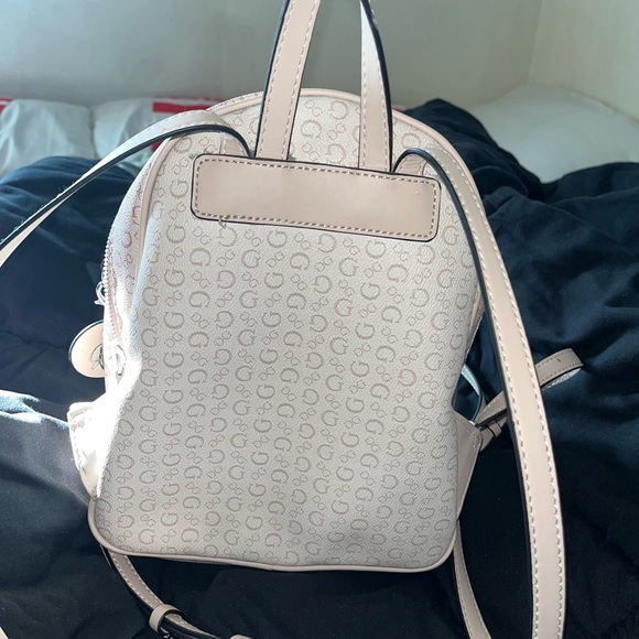 Guess backpack - Picture 4 of 4